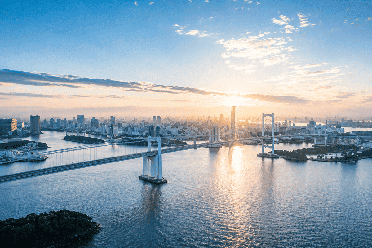 東京湾と都市の風景